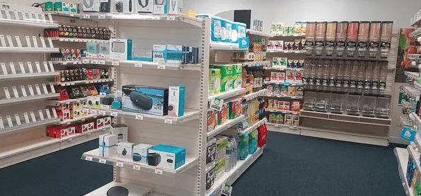 Grande distribution : rayons high-tech et produits en vrac réunis dans un même magasin